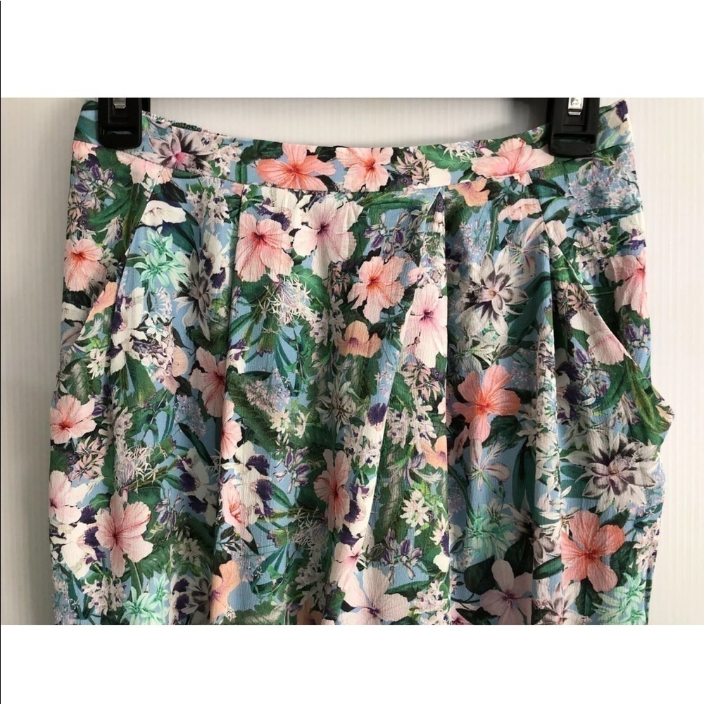 Zara Women's Floral Pleated Trousers Pants Size S - Picture 5 of 8
